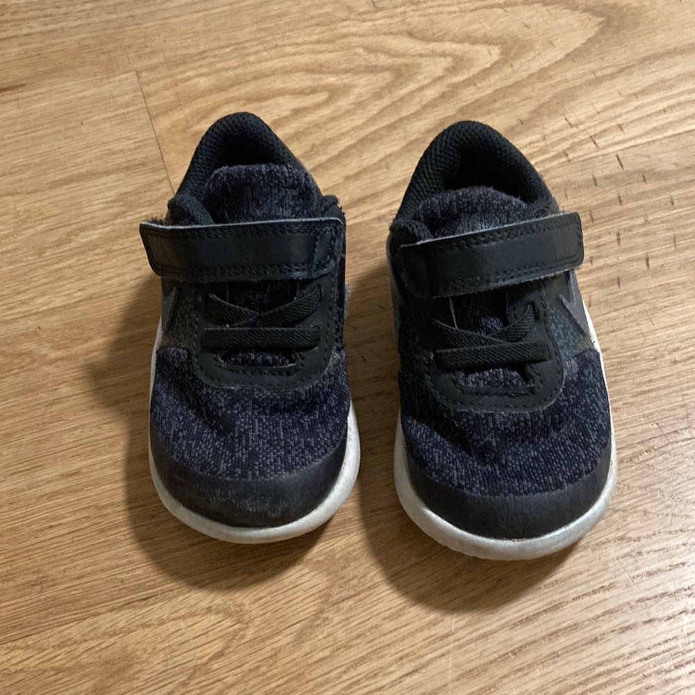 Black Toddler Nike Tennis Shoes